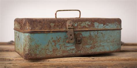 cleaning a rusty metal box|how to repair rusted toolbox.